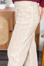 A Cut Of Corduroy Risen Barrell Pants