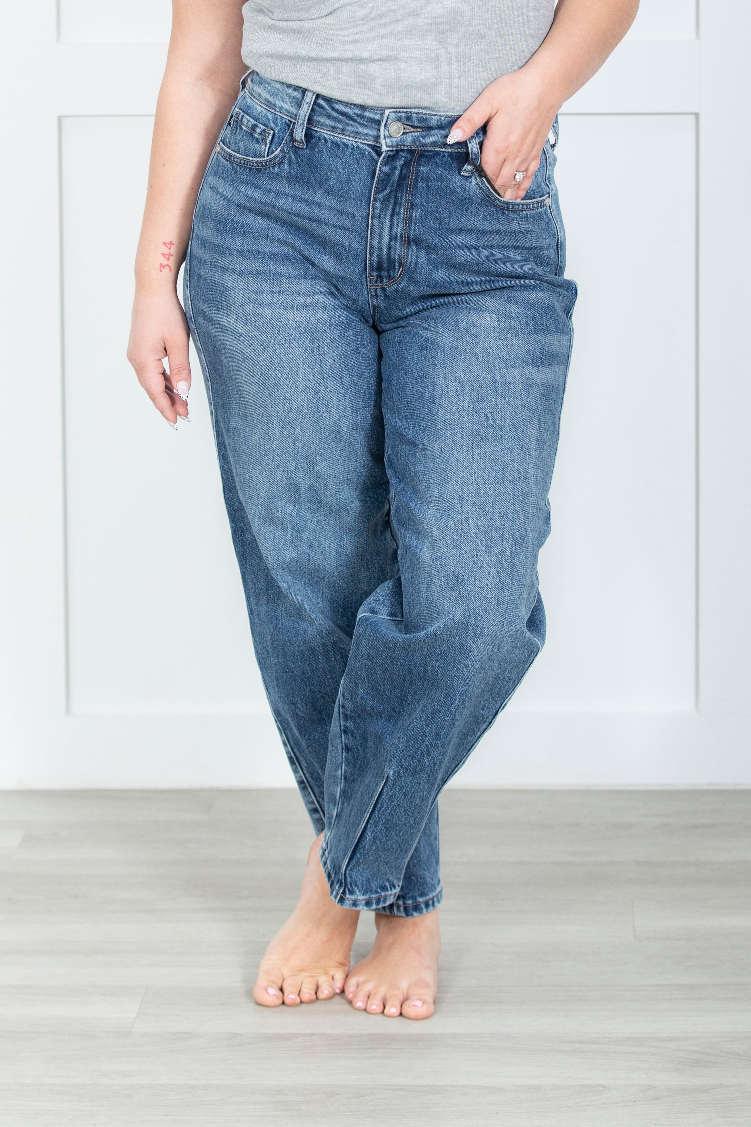 The Dawn Judy Blue Barrel Jeans